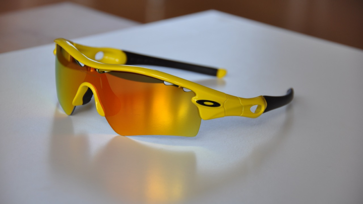 Hvordan vælger man de rigtige solbriller til sport?