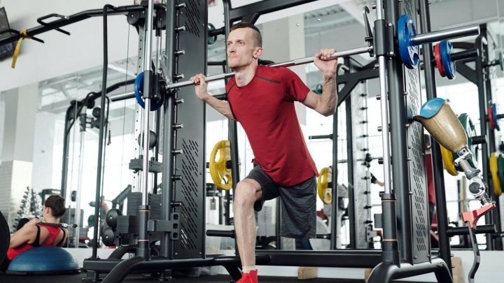 Styrketræning for begyndere – guide til opbygning af muskelmasse