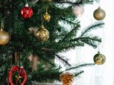 Dekoration af juletræet: Danske traditioner og moderne trends